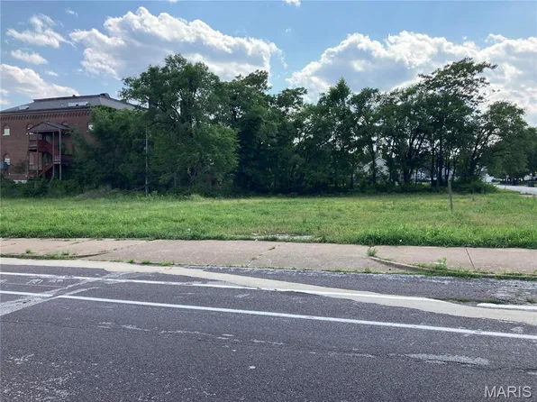 1522 Benton St, Saint Louis, MO 63106