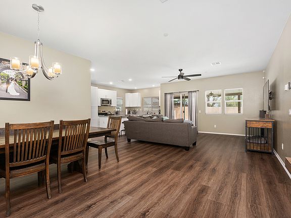 4th image of 475 W Camellia Way