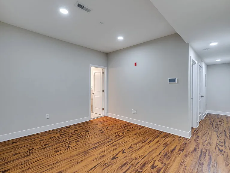 549 Armstrong St #101 — Photo 15