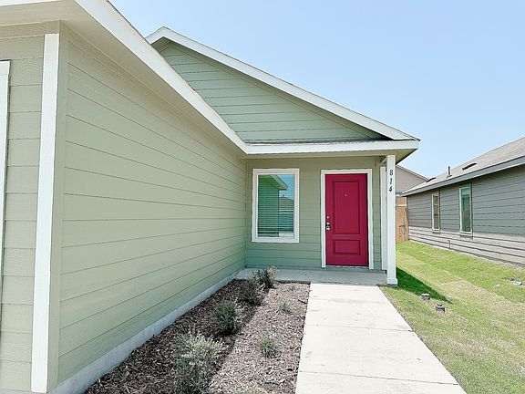 3rd image of 814 Ponderosa Ln