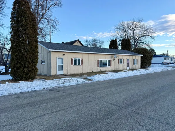 324 S 5th St, Wishek, ND 58495