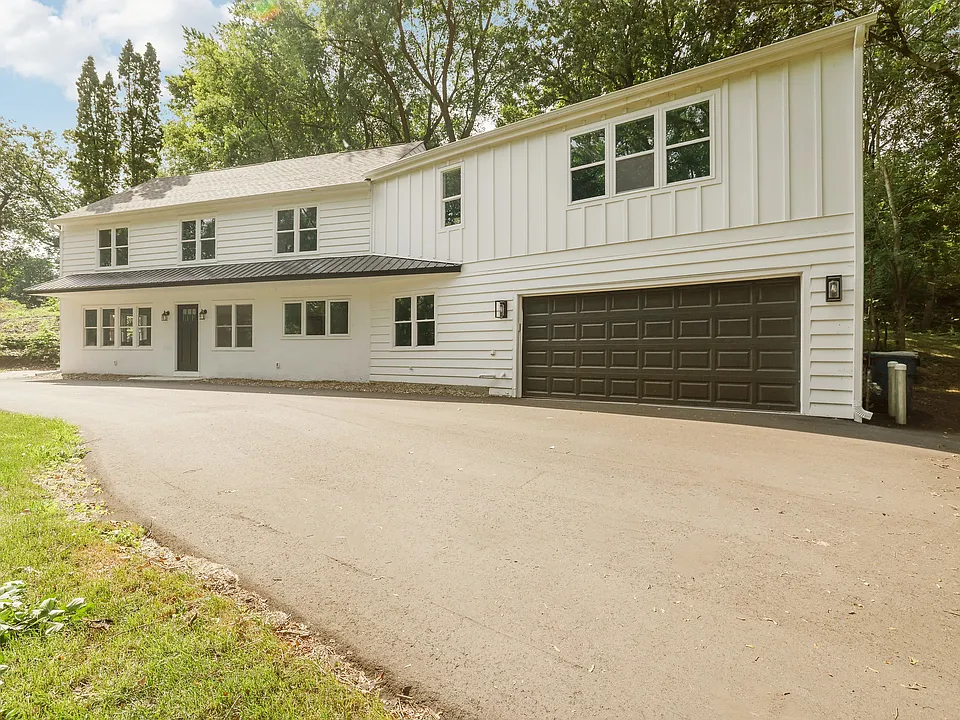 5111 Colonial Dr