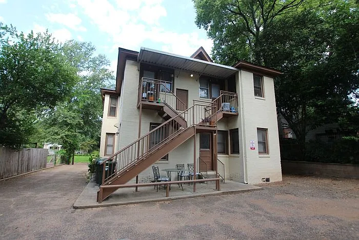 808 S Robertson Ave #D — Photo 14