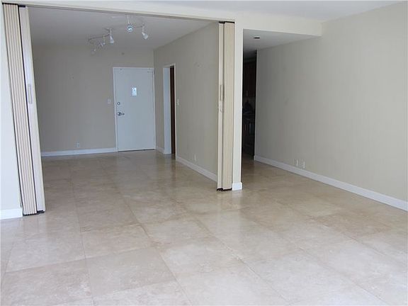 4th image of 1000 West Ave APT 524
