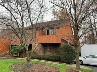 39 S Bayard Ln, Mahwah, NJ 07430