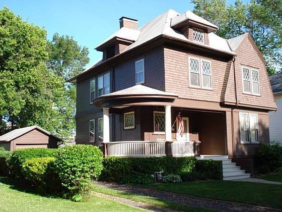 1st image of 823 N Prairie St