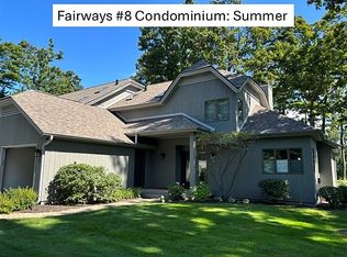 700 Fairways Dr APT 8, Harbor Springs, MI 49740