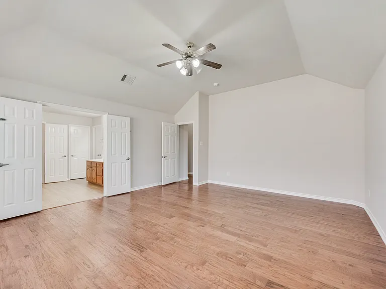 3806 Palace Pl — Photo 3