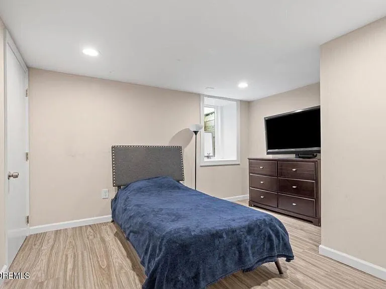 250 Alpern Ave — Photo 31