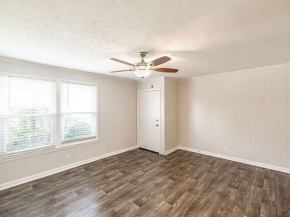 3rd image of 127A Susan Dr #127-B