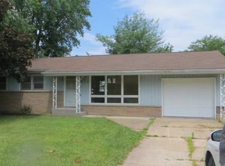 315 4th St W, Andalusia, IL 61232