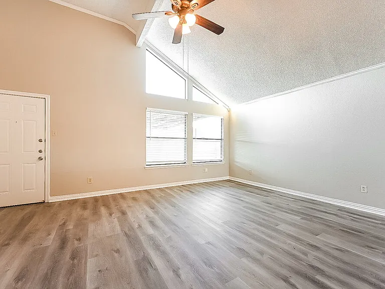 1411 Sandalwood Dr — Photo 6