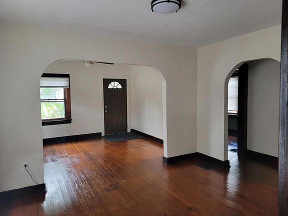 3rd image of 948 Walton Ave
