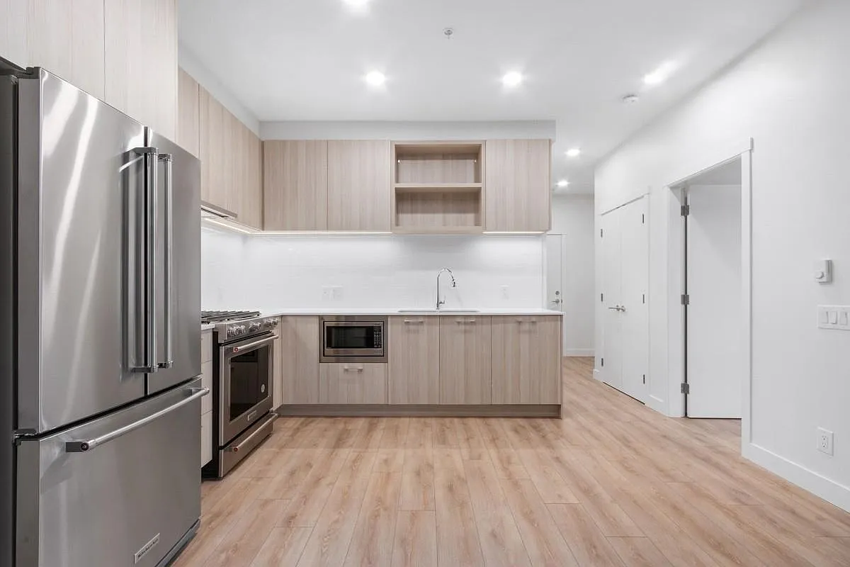 2 bed, 729 sqft, $2,400 — Photo 2