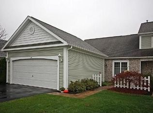 18 Foxe Cmns, Rochester, NY 14624