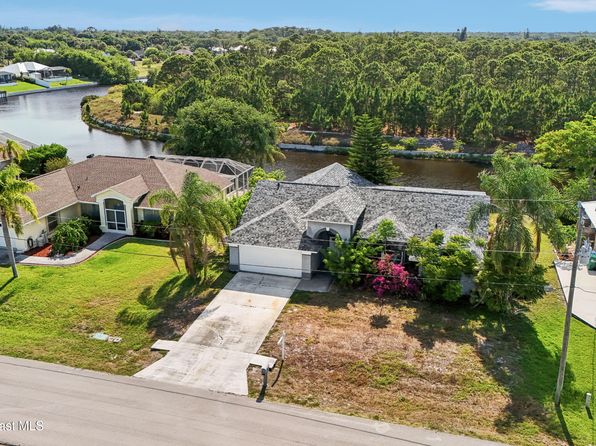 169 Day Dr, Sebastian, FL 32958