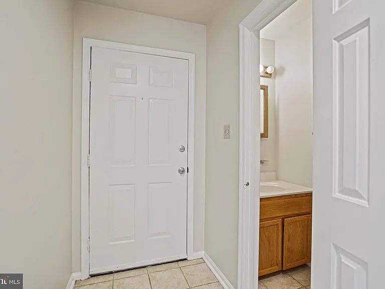 1141 N Vernon St — Photo 7