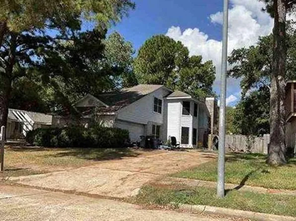 8435 Lake Crystal Dr, Houston, TX 77095