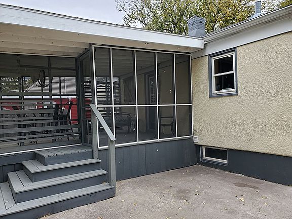 screened in deck, grill area