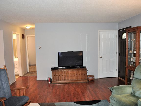 4th image of 4860 Roberts St