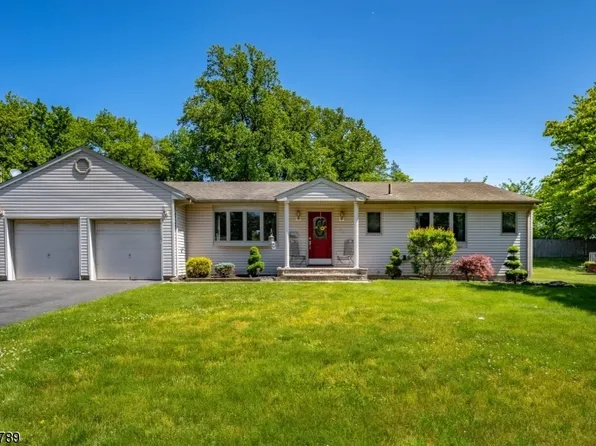 62 Holland Dr, Clark Twp., NJ 07066