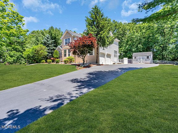 4th image of 26 Tuscany Drive