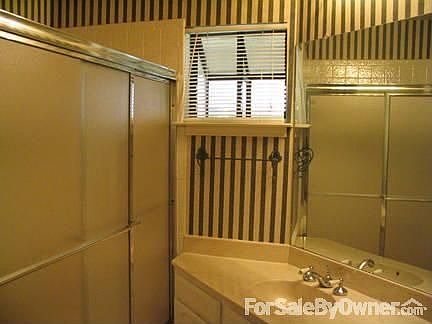 4th image of 3101 Townbluff Dr APT 821