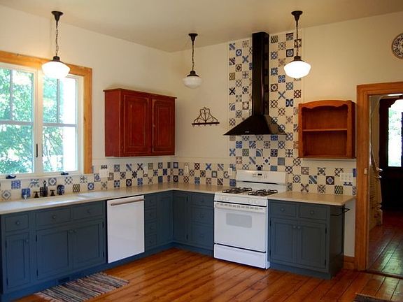 5th image of 639 2nd St