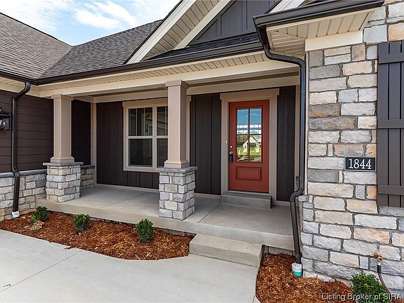 3rd image of 1844 Augusta Boulevard Lot 270