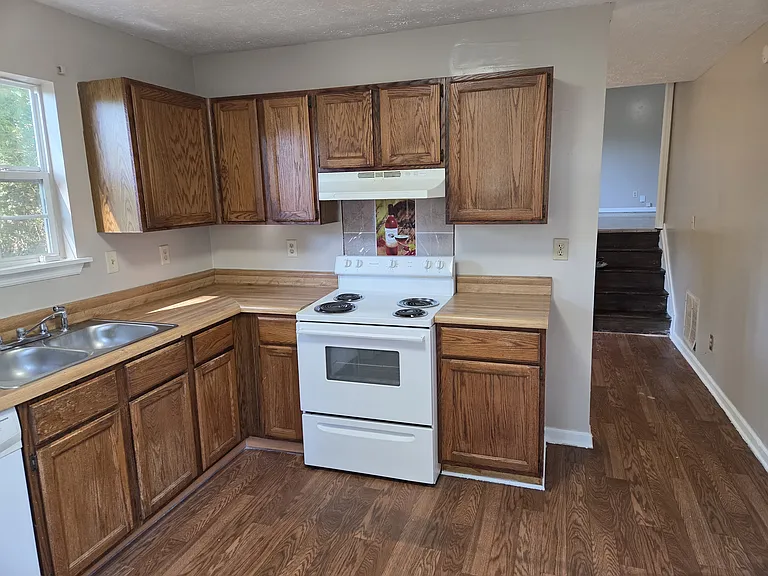 686 Longbow Ct — Photo 5