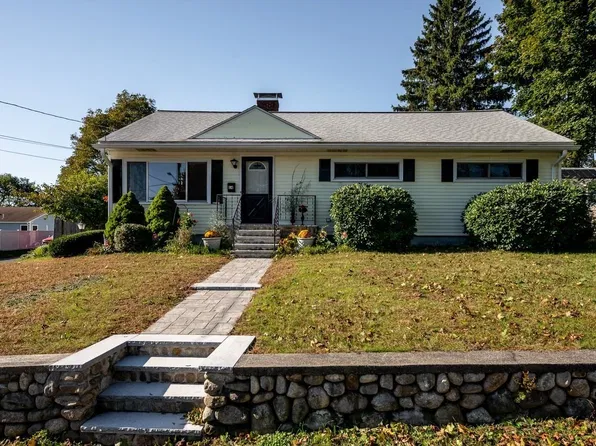 14 Coronet Ave, Methuen, MA 01844
