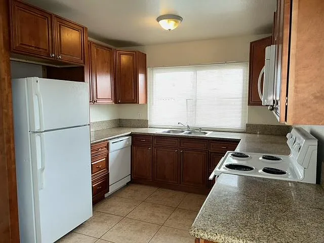 4060 Oakhill Ave — Photo 9