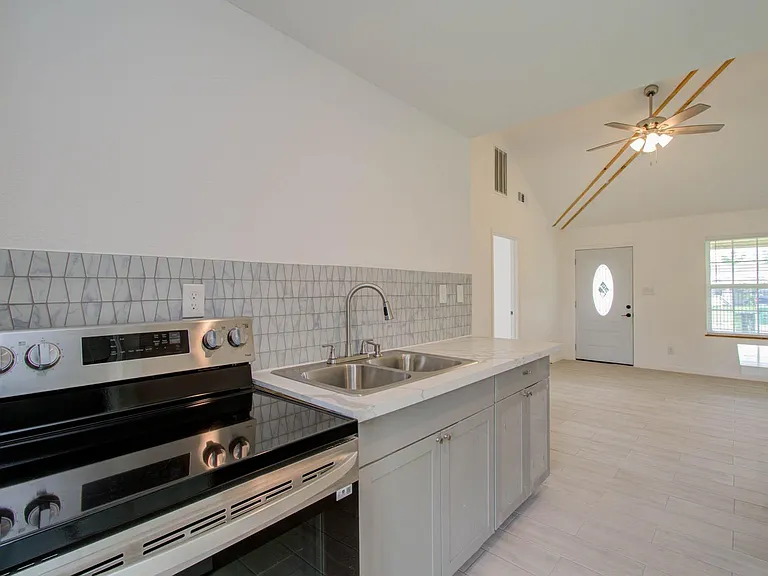 12642 Alice Ln S — Photo 3