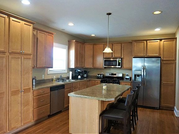 5th image of 245 Lillian Dr