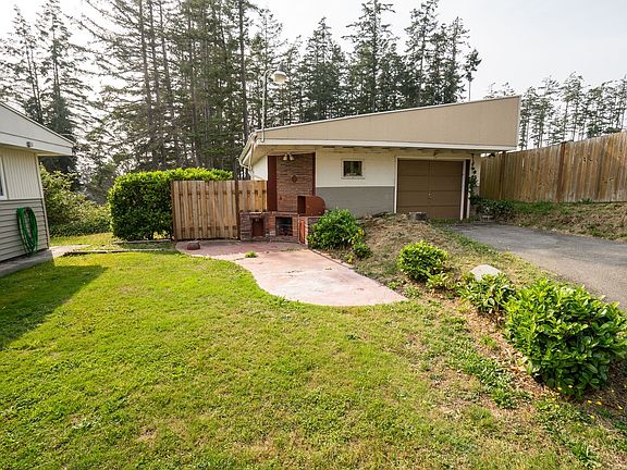 5th image of 923 Deer Park Ln