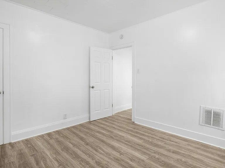 13500 3rd Ave #B — Photo 9