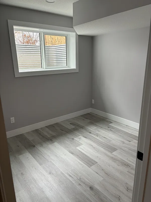 2 bed, 1.0 bath, $1,300 — Photo 2