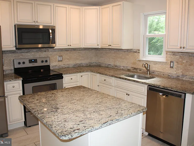 60 Providence Ave — Photo 6