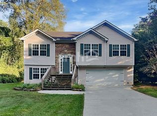 718 Nottingham Dr, Lawrenceville, GA 30045