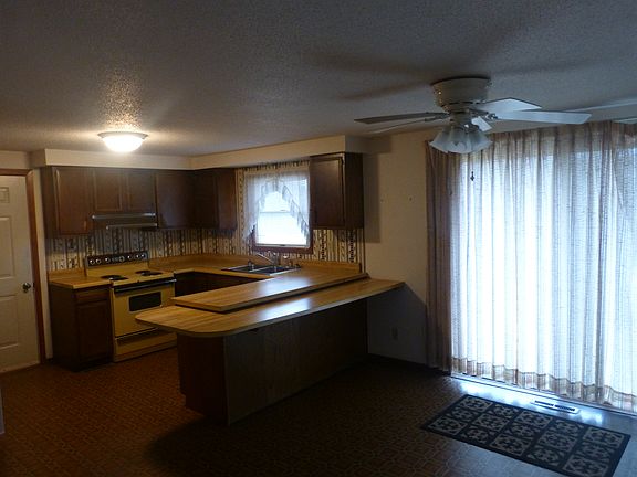 kitchen/ dining room 