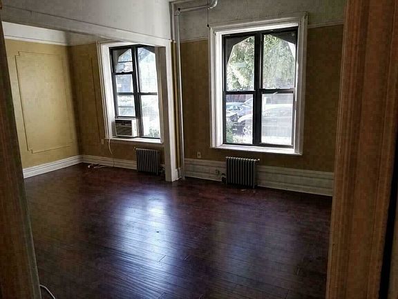 3rd image of 295 Parkside Ave #1-B