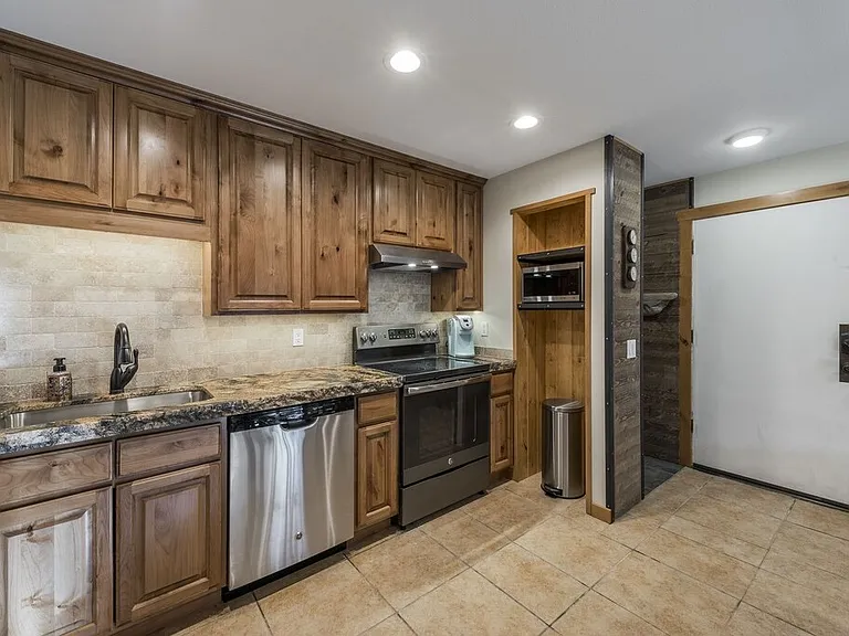 2025 Canyons Resort Dr #L3 — Photo 6
