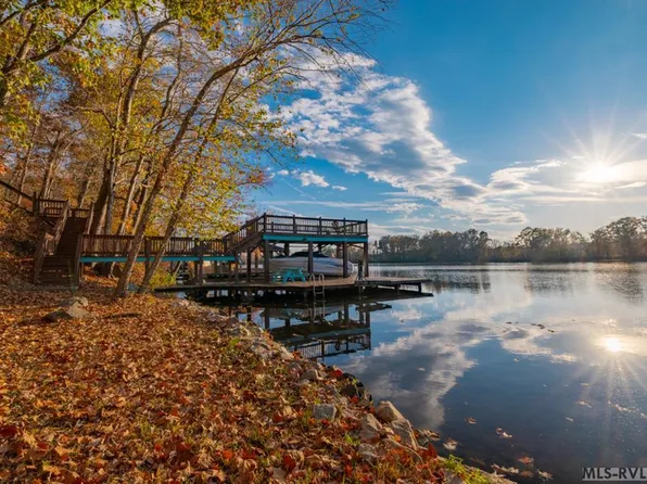 349 Cliffside Dr, Bracey, VA 23919