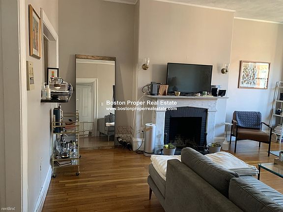 16 Hereford #4 Boston - Back Bay Unit Photo 3