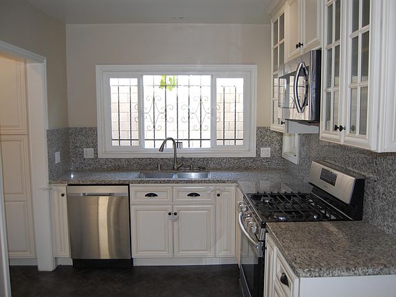 5th image of 1112 N Berendo St