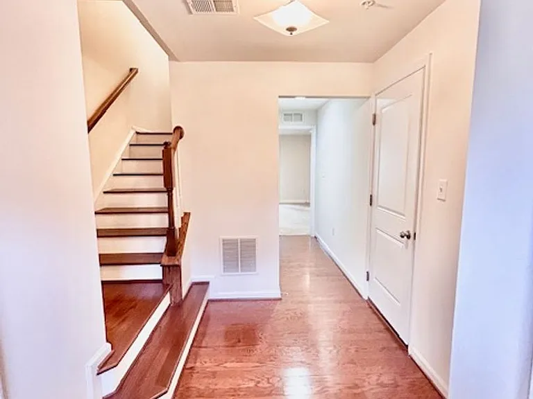 7473 Singers Way — Photo 2