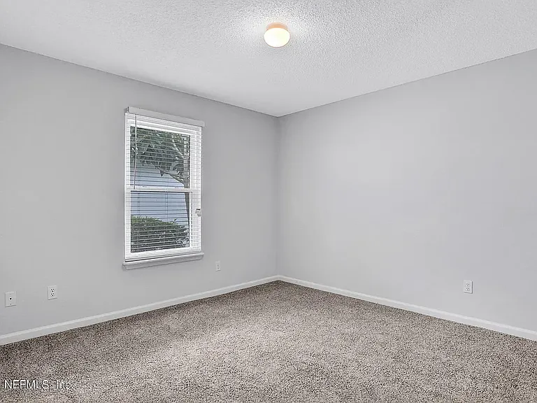 353 Maplewood Dr — Photo 19