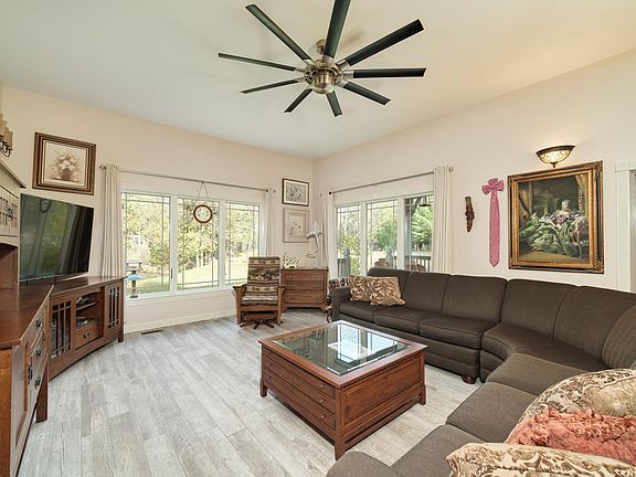 3rd image of 6592 W Shirley Ct