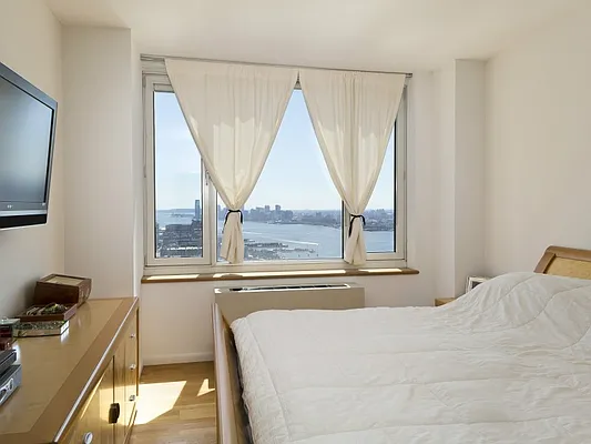 Sold by Sotheby's International Realty | media 5