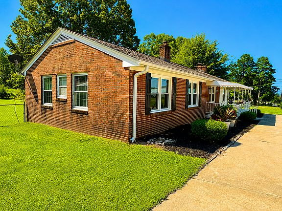 2nd image of 303 Suber Rd